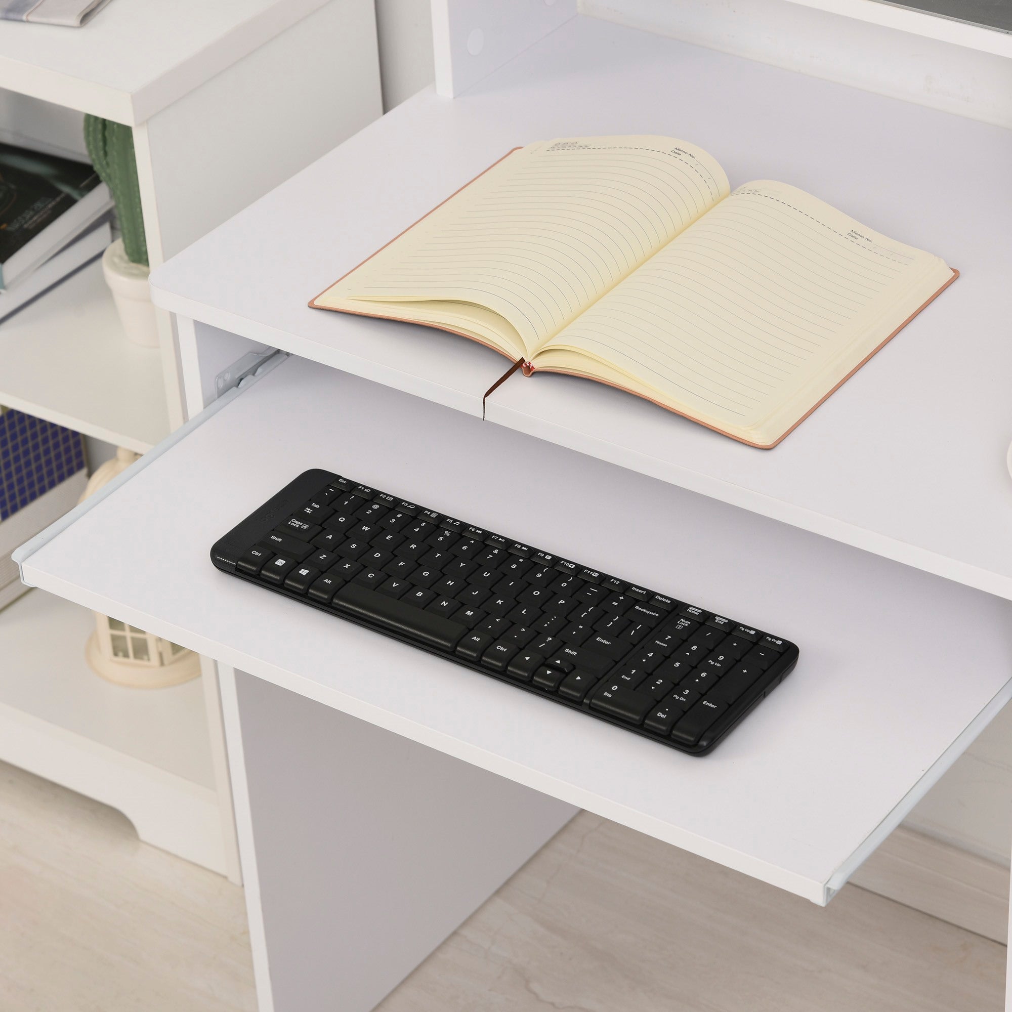 Easycomfort Scrivania per Computer Compatta, Scrivania PC Fisso in Legno white with Ripiano Tastiera Estraibile e Mensole 104x48x95.5cm