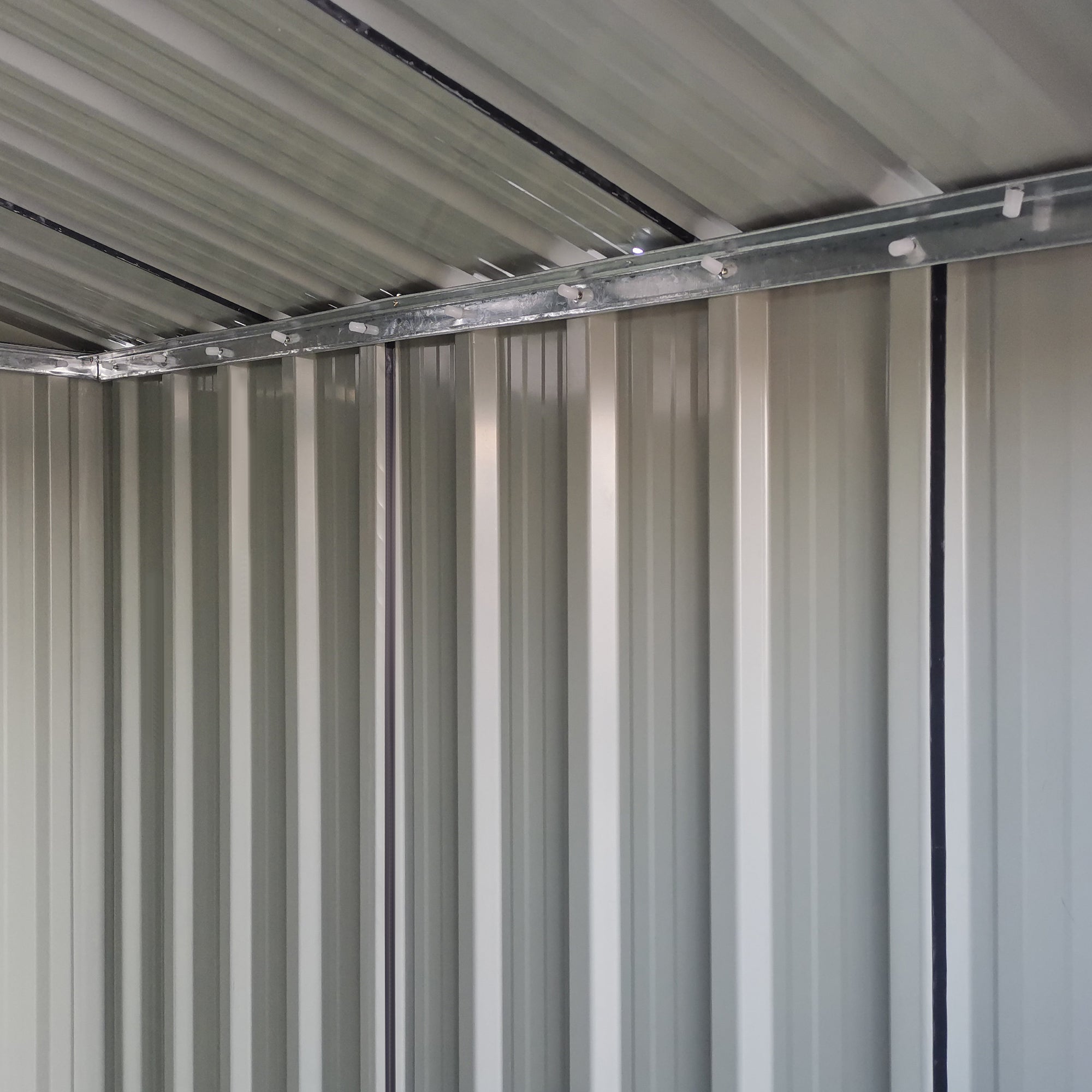 EASYCOMFORT Garden Shed for Tools in Steel, Sloped Roof and 4 Air Intakes, 152x132x188cm