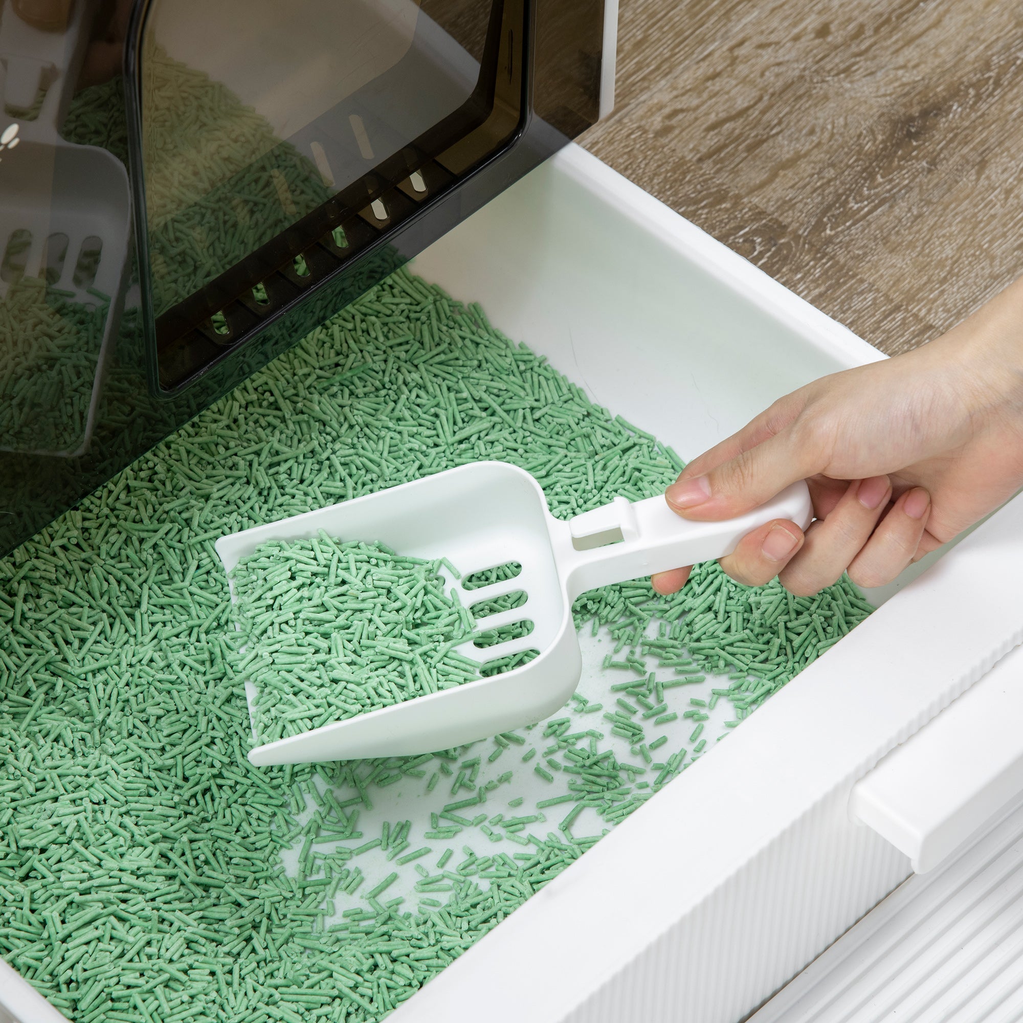 EASYCOMFORT Closed Cat Litter Box with Filters, Scoop and Removable Tray, PP Structure, 43x44x47 cm, White and Black