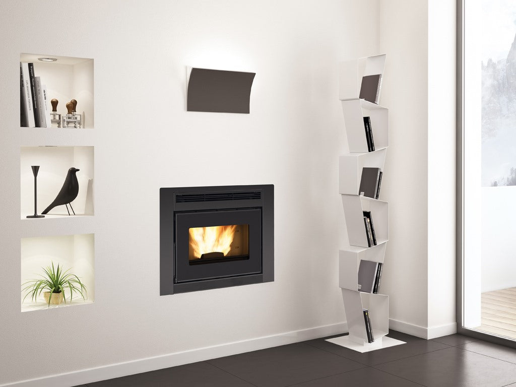 LA NORDICA VENTILATED PELLET FIREPLACE INSERT model COMFORT IDRO L80 19 kW