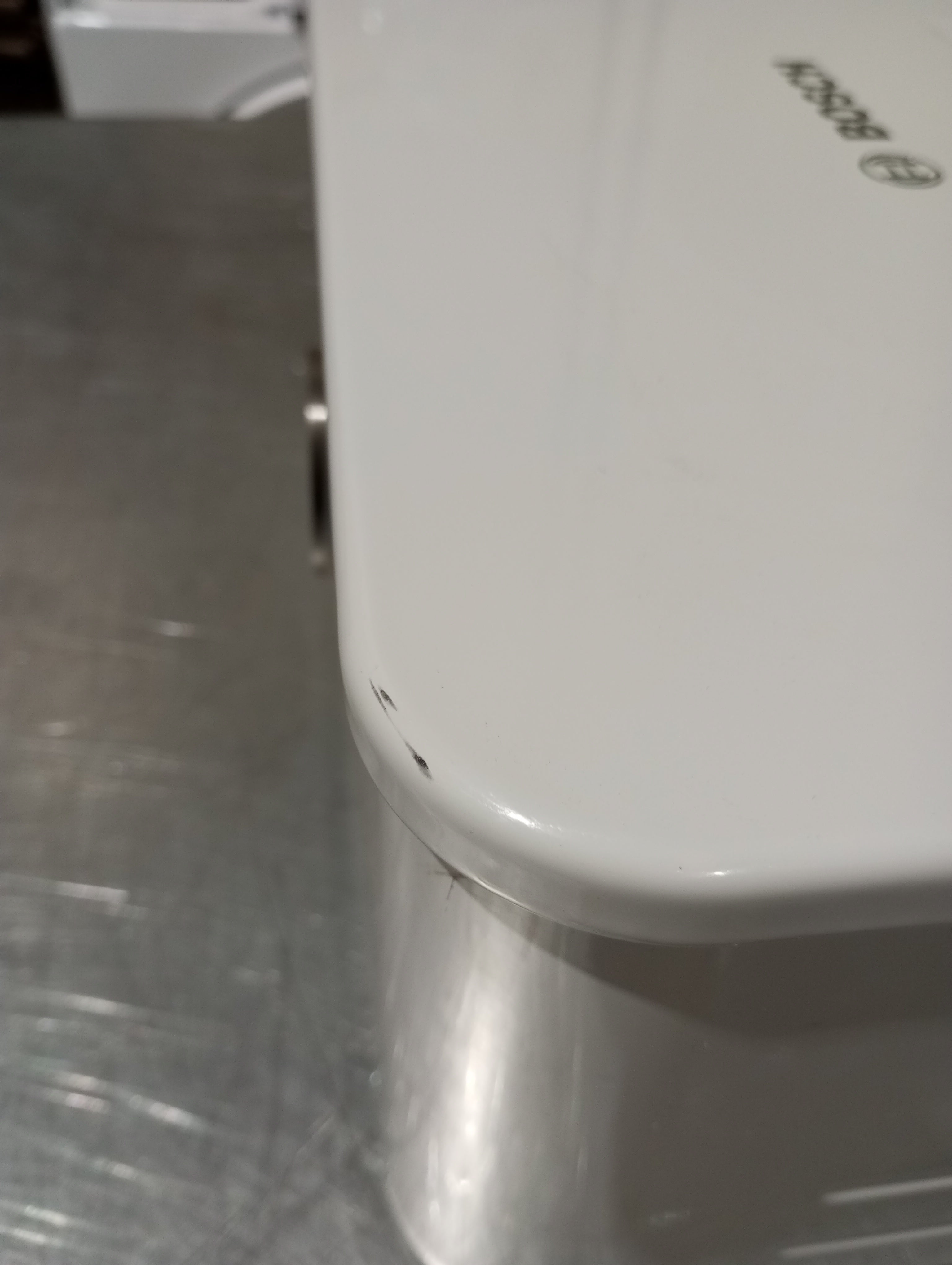 AREA OCCASIONI 5048 Scaldabagno a gas Junkers Bosch Therm 5600 S T5600 S 15 litri Gpl INDOOR Completo di kit Fumi